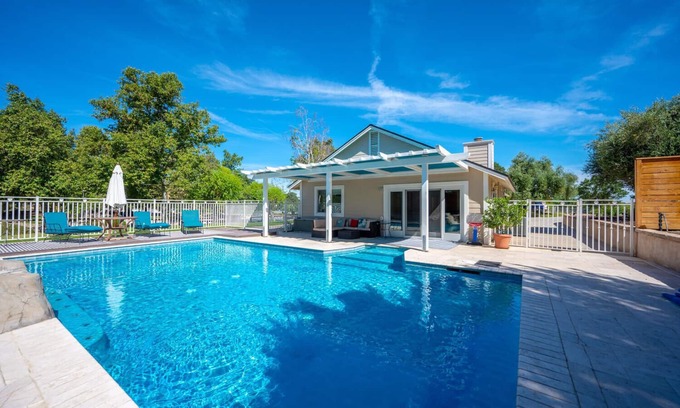 Templeton House | Enjoy a relaxing getaway in Wine Country!