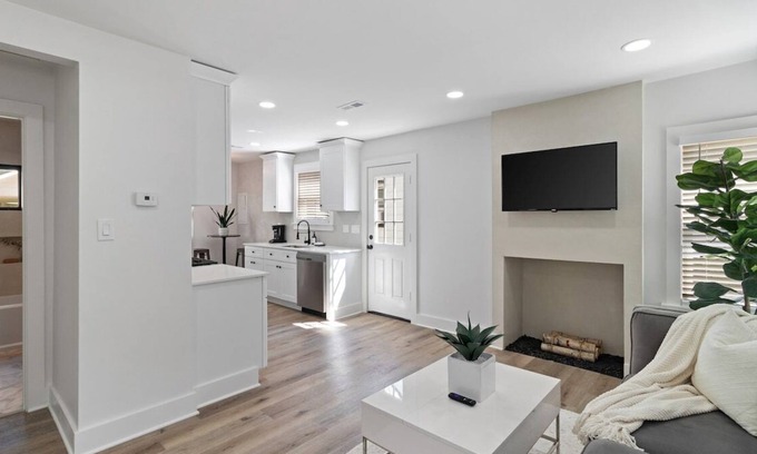 Hazel Park House | Enjoy a stay in this stylish 3 bedroom 1 bath home in Hazel Park