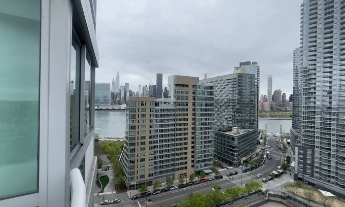 Hunters Point Apartment | Enjoy a stylish experience at this centrally-located place in LIC