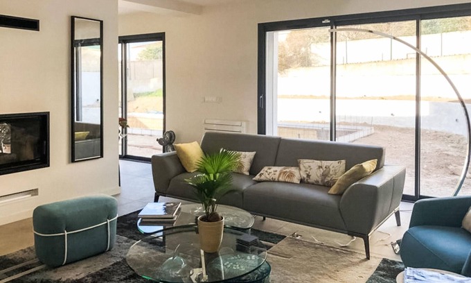 16th Arrondissement House | Enjoy a wonderful vacation in this beautiful vacation home with pool.