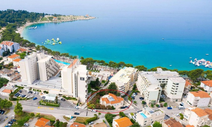 Donja luka House | Enjoy a wonderful vacation not far from the sea in this luxurious vacation home with pool.