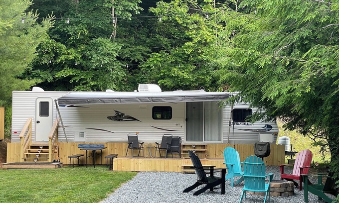 Altamont House | Enjoy all the mountains have to offer. Fish, Hike, Shop, Relax!