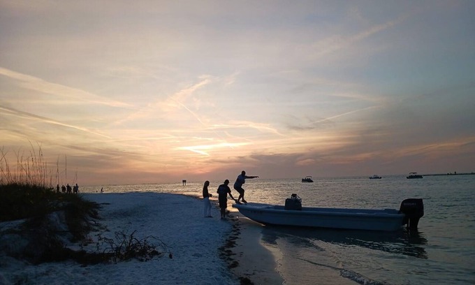 Bradenton Beach Boat Rental | Enjoy an evening under the stars in our one of many sailboats in Sarasota Bay!