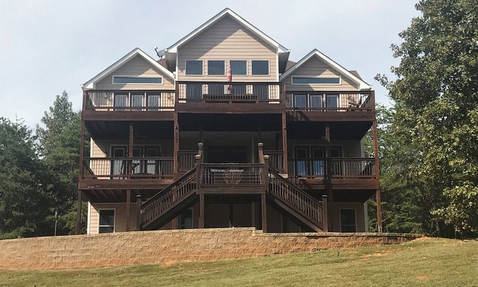 Fair Play House | Enjoy! Beautiful, Seasonal Views of Lake Hartwell with Private Community Dock