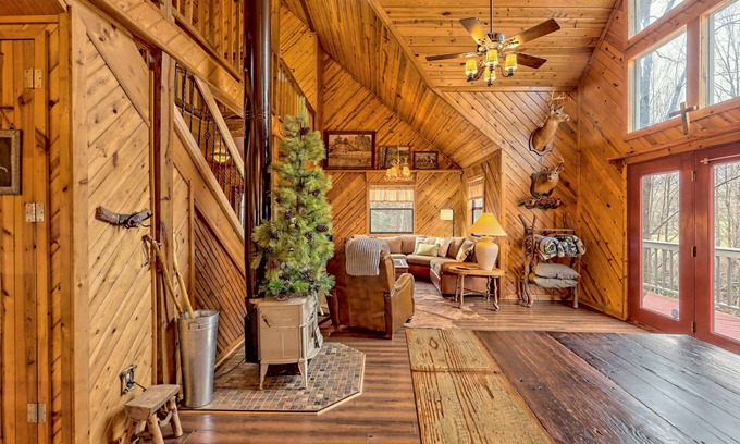 Hiawassee Cottage | ENJOY! Compass Cottage 1 on Fodder Creek near Brasstown Bald Hiawassee, GA