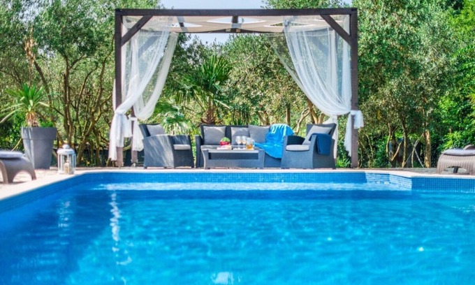 Pinezici Villa | Enjoy complete Peace and Relaxation at Ivana Villa, features Air conditioning, Wifi, Barbecue !