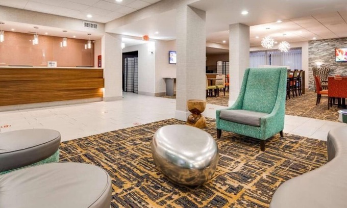 Fishers House | Enjoy Complimentary Breakfast & Comfortable Beds in Our Welcoming Fishers Stay