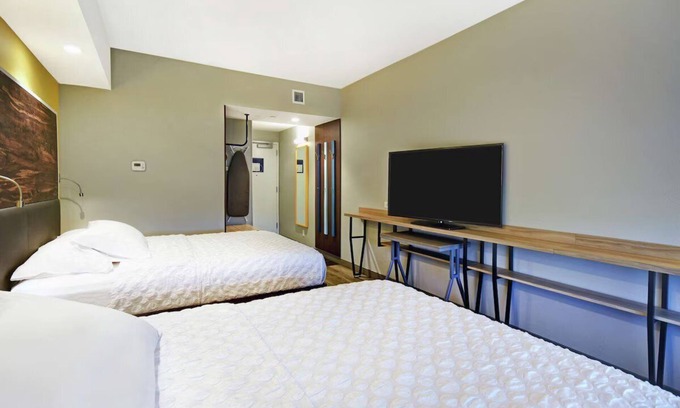 South Portland House | Enjoy Free Hot Breakfast & Pet-Friendly Rooms next to the Airport - 3 Units