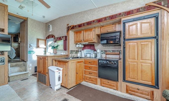 Victorville House | ENJOY GLAMPING? Stay in this Luxurious, & Comfortable RV on a private gated land