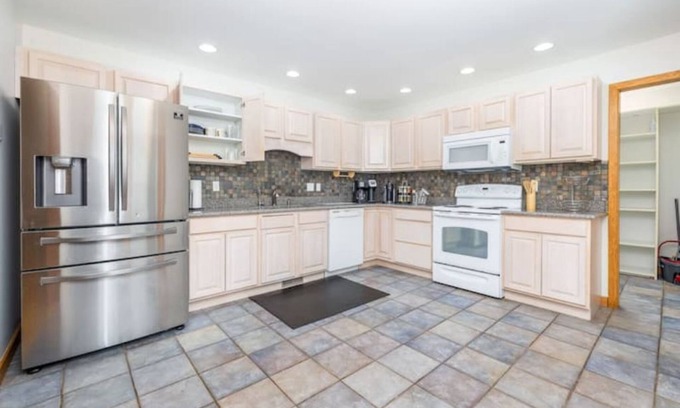 Manchester House | Enjoy Homey Space in Manchester!