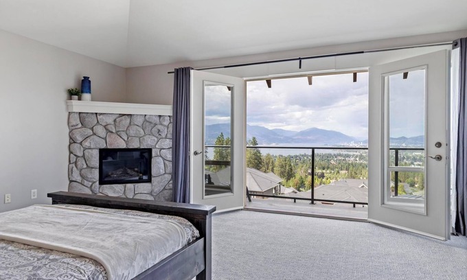West Kelowna Estates House | Enjoy Kelowna life! Okanagan Lake and City Views
