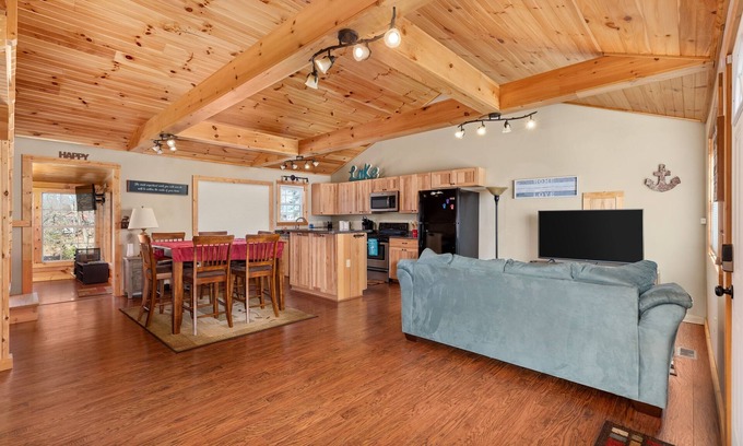 Dandridge House | Enjoy Lakeside Living with Our amazing lake house