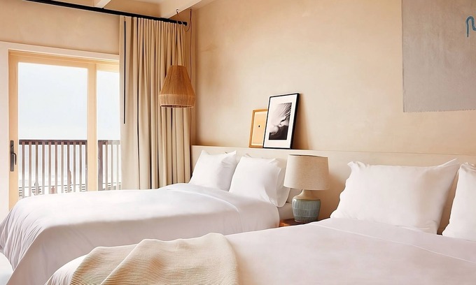 Montauk Hotel | Enjoy Life’s Simple Pleasures! 2 Modern Units with Free Breakfast, Beachfront!
