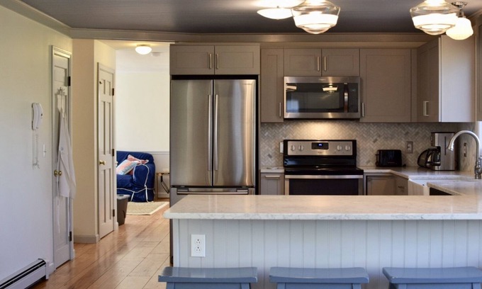 Matunuck House | Enjoy Matunuck! Less than 1 mile to South Kingstown Town Beach