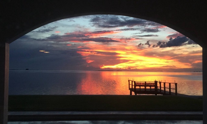 St. Petersburg - Clearwater Apartment | Enjoy million dollar sunsets in newly renovated private studio in private home.