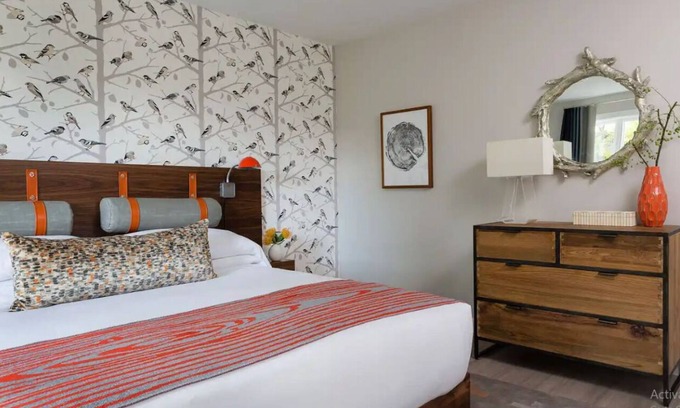 Stowe Area Hotel | Enjoy Nature & Town | Stay in Style at Field Guide Lodge, Close to Everything