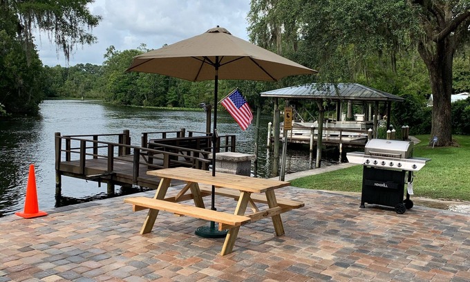 Citrus Springs House | Enjoy peace and tranquility on the Withlacoochee river with breathtaking views.