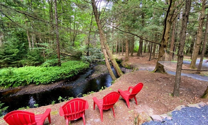 Pocono Lake Cabin | ENJOY POCONOS BY THE MONTH AT A TIME! COTTAGE AWAY FROM IT ALL ON STREAM!