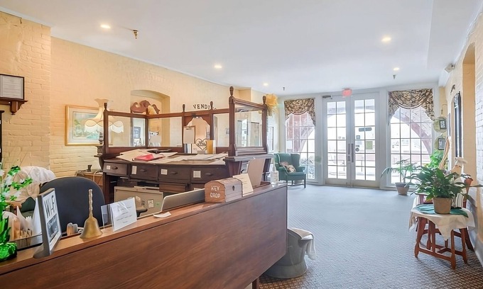 Abbeville House | Enjoy Quality Time w/Family! Onsite Parking! Close to Abbeville Opera House!
