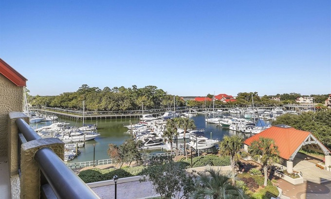 Shelter Cove Condo | Enjoy Shelter Cove Harbour & Marina with Best Summertime Fireworks View - HS7329