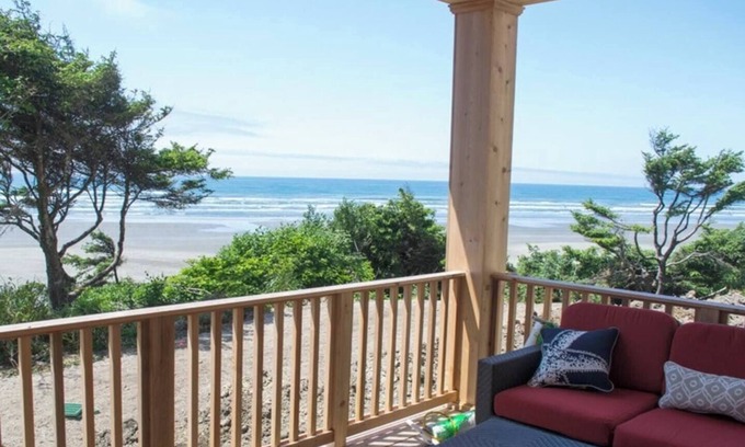 Seabrook House | Enjoy the beach, ocean and sunsets no matter the weather.