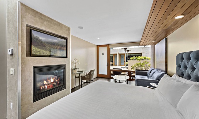 Laguna Beach Hotel | Enjoy the Best of Both Worlds: Beach and cook at Deluxe King Room
