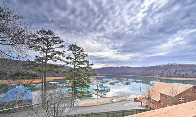 Flat Hollow Marina Cottage | Enjoy the breathtaking views, within walking distance to Flat Hollow Marina!