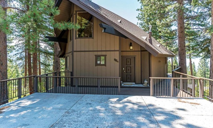 Incline Village House | Enjoy the brilliant views of Lake Tahoe from this mountainside Cabin