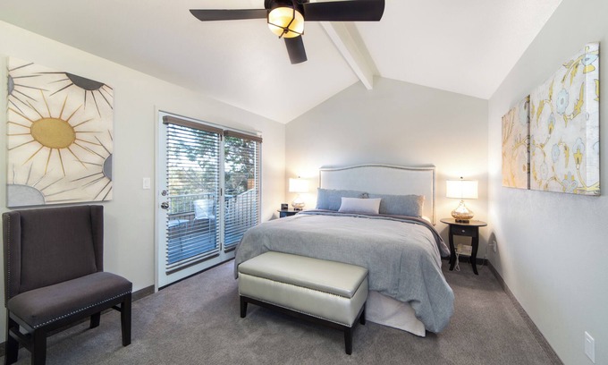 Redmond Hotel | Enjoy the Perks! With Outdoor Pool, Free Parking, Recreational Activities!