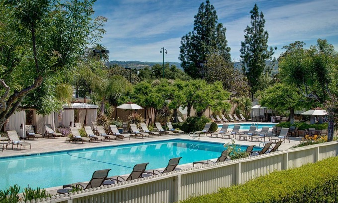Napa Hotel | Enjoy the Vineyards of Northern California! 4 Convenient Suites w/Kitchens!