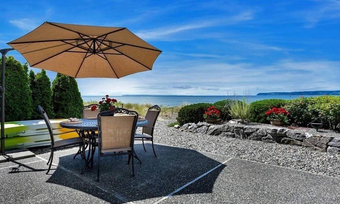 Blaine Condo | Enjoy this three bedroom beachfront condo, stunning views, relax and rejuvenate