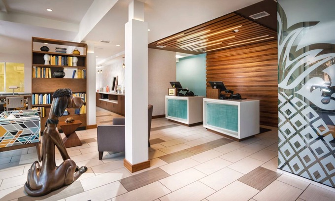 East Village Hotel | Enjoy Unique Decor, Pet-Friendly Vibes, Complimentary Treats & Drinks in Gaslamp