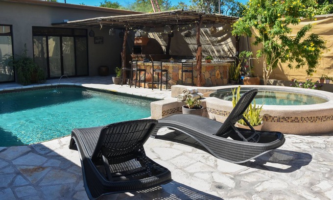 Esterito House | Enjoy Unique Saltwater Pool & BBQ - near Downtown
