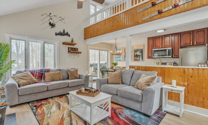 White Haven House | Enjoy Winter in the Poconos - New Renovated Ski In/Out to Jack Frost Mtn.