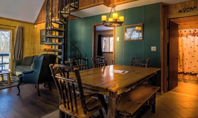 Rice Lake Ski Chalet | Enjoy your own private deck with a lakeview in Room 20 - The Bay House - Curriers Lakeview Lodge