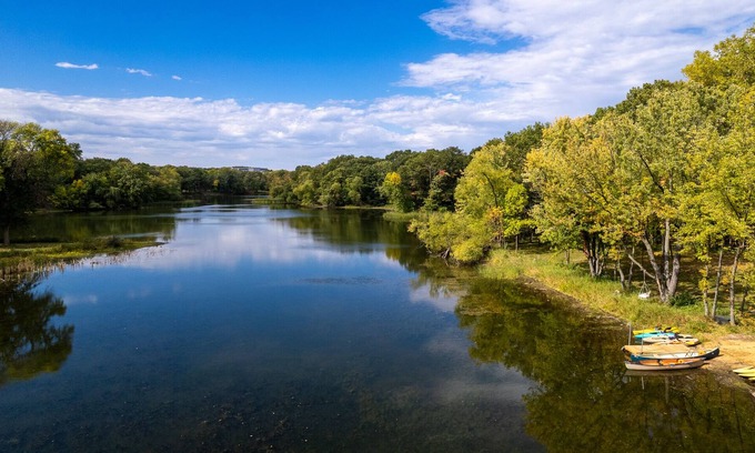 Inver Grove Heights House | Enjoy your private lake home just outside the cities!