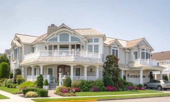 Stone Harbor House | Enjoy your vacation in this lovely Stone Harbor Custom Built home feature 5 bedrooms, 6 full baths and 1 half bath.