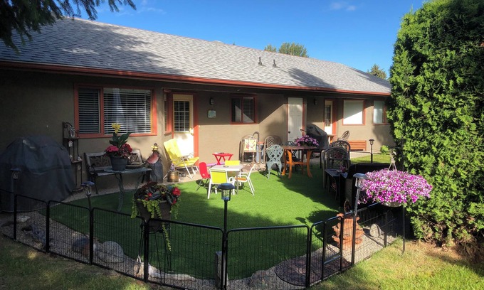Central Okanagan House | Enjoy your Winter in a one Bedroom Condo in Holiday Park Resort, Kelowna BC!