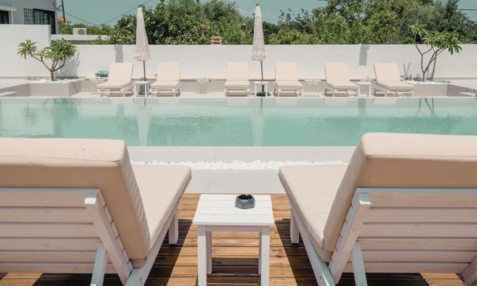 Patras Apartment | Ennea Suites-Frost suite