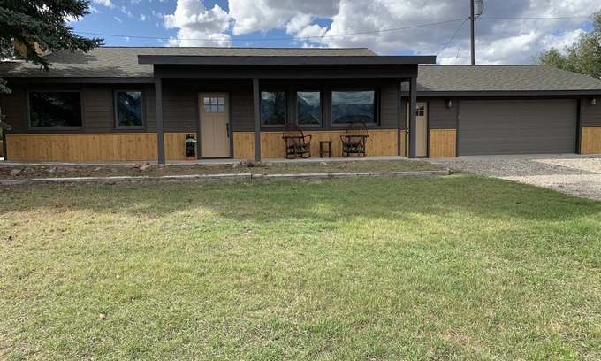 Ennis House | Ennis, MT: Conveniently located vacation cabin