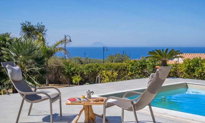 Calimera Villa | Enotria Villas - Tramonto sullo Stromboli