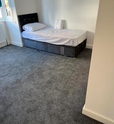 Botwell House | ENSUITE ROOM AT HAYES