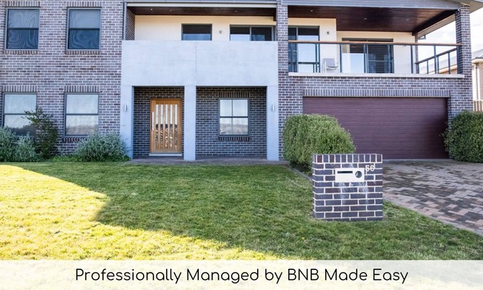 Eglinton House | Entertainers Dream - Pizza Oven, Fireplace, Wifi