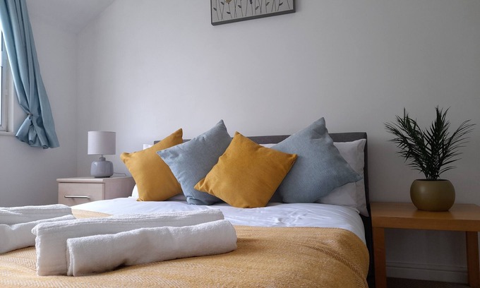 Hemel Hempstead Apartment | Entire 2 bed apartment Hemel Hempstead | Free parking