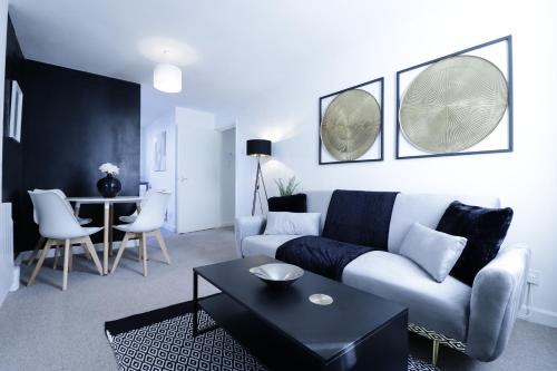 Colchester Apartment | Entire 2-Bedroom Apartment in the bustling City Centre WIFI TRAIN & BUS STATION