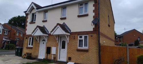 Holbrooks House | Entire 2 bedroom home with parking in Coventry, UK