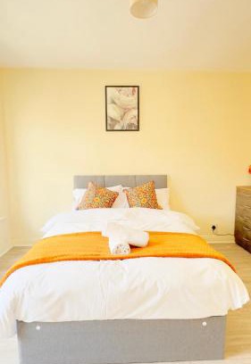 Salford House | Entire 3 Bedroom House, Salford 60