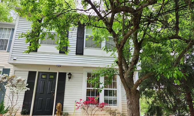 North Potomac House | Entire 3-BR house