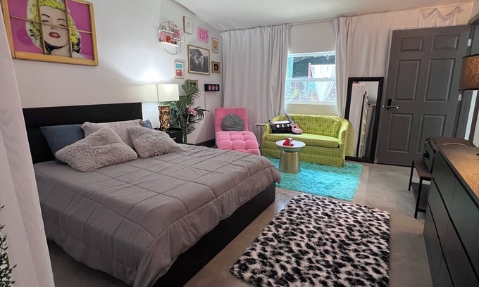 Bearss Plaza Hotel | Entire 3 Room Boutique Hotel with Pool and Hot Tub