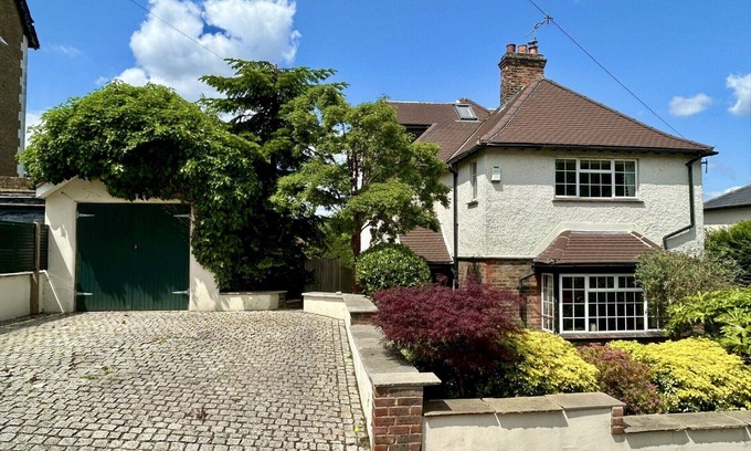 Redhill House | Entire 5 bedroom, beautifully refurbished detached house